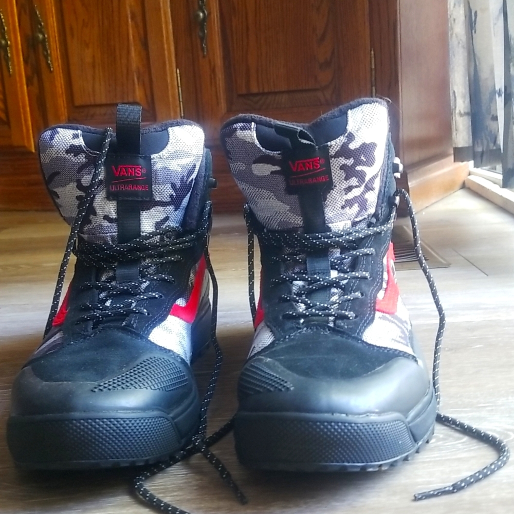 Vans Ultrarange Exo HI MTE 2 Shoes Camo Black Size 11 worn 1 time.